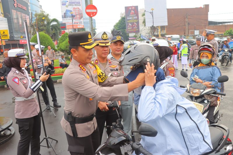 Gebyar Ops Patuh Krakatau 2024, Kapolresta Bandar Lampung Berikan Reward Bagi Pengendara Tertib