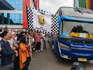 Walikota Bandar Lampung Hj. Eva Dwiana Melaksanakan Pelepasan Jemaah Umroh