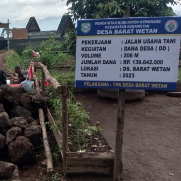 Pelaksanaan pekerjaan Fisik DD Desa barat wetan jalan Usaha tani Di Duga Jadi Ladang Kropsi,,,,,