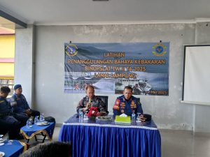 Tingkatkan Kemampuan Evakuasi dan Penyelamatan, Lanal Lampung Gelar Latihan Penanggulangan kerusakan (damage control) Peran Kebakaran.